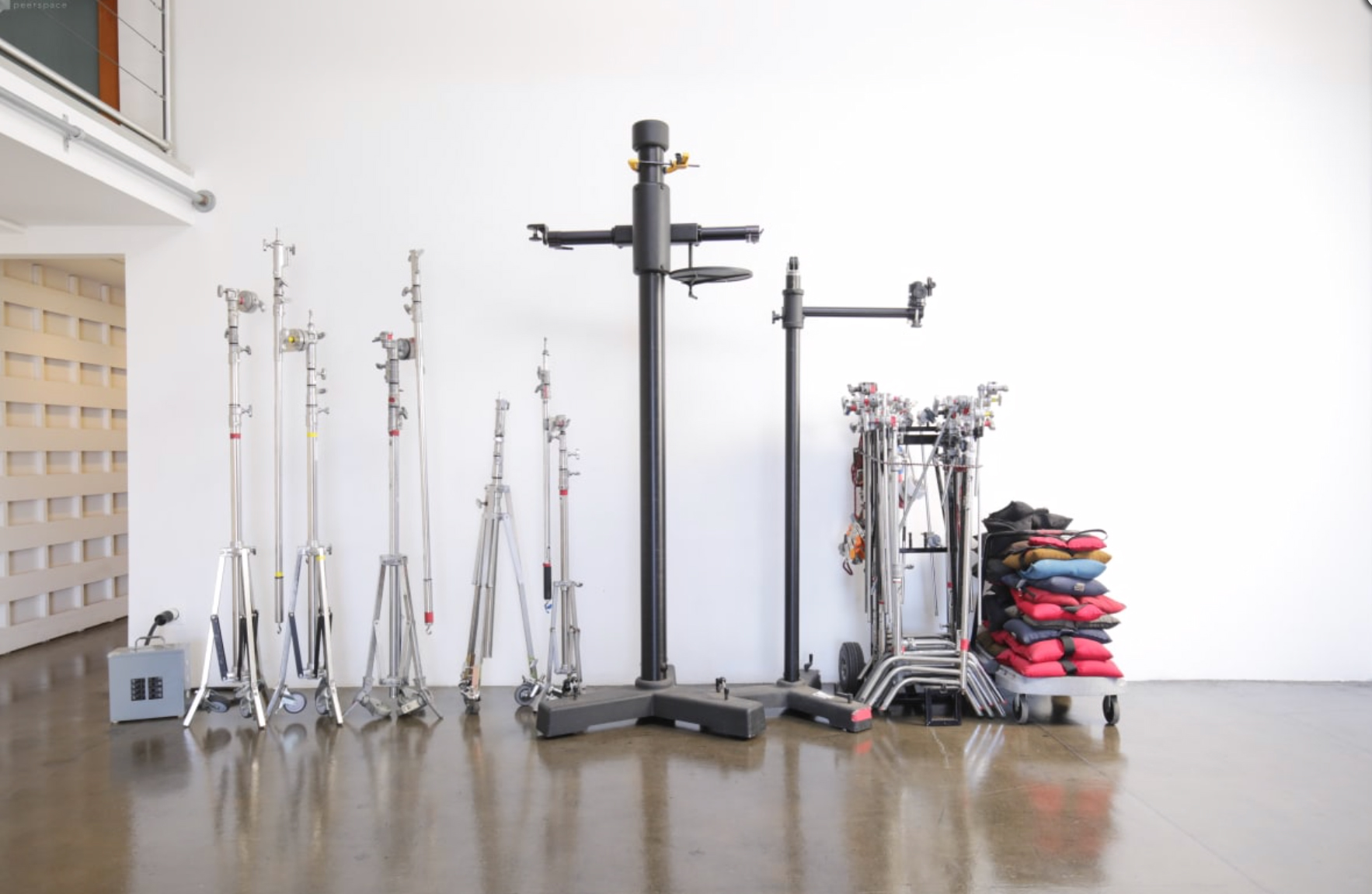 Los Angeles Photo Studio with Grip and Lighting  Equipment-for Rent